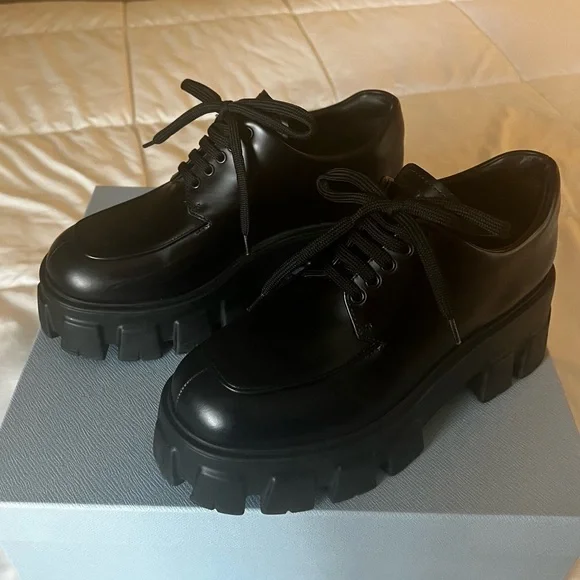 Prada Monolith brushed leather black lace-up dress shoes with lug sole - Picture 6 of 12